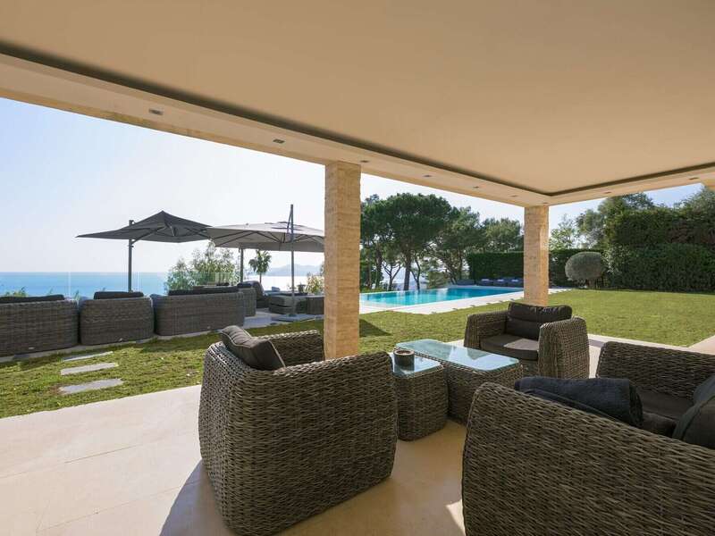 photo_villa_varela-_salon_cote__salle_de_sport_vue_piscine_et_mer__-_copie_-_copie__2_