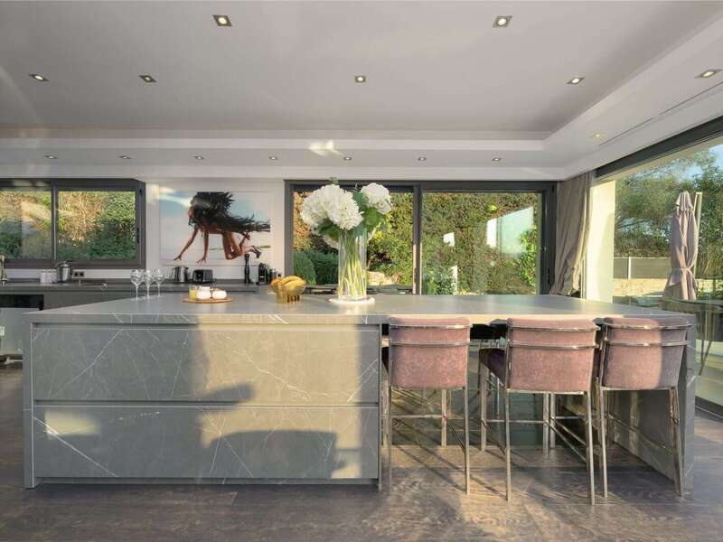 photo_villa_varela-_cuisine_ilot___fac_ade_lv_casse_e___-_copie_-_copie