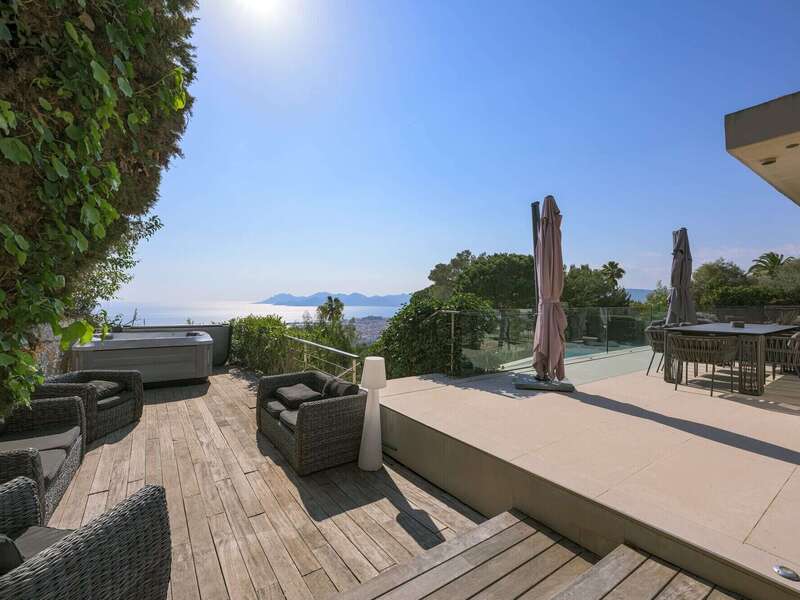 photo_exterieur_villa_varella-_jacuzzi_-_copie